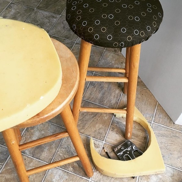 Spotlight: This project from Vickie Pointer (@vavimfit) that showcases our Heavy Duty T50 #staplegun. These stools look amazing, and we’re sure they will be MUCH more comfy now. Do you want your next project to be featured on Arrow’s channel? Simply tag @arrowfastener or use #MadeWithArrow!
