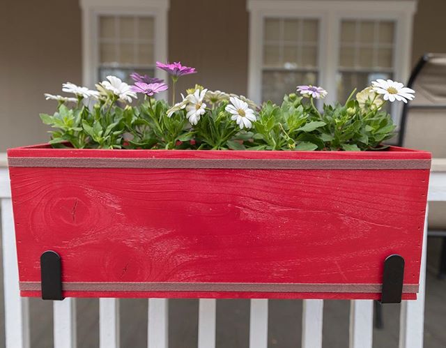 Your mom would LOVE these flower boxes! Link in bio!