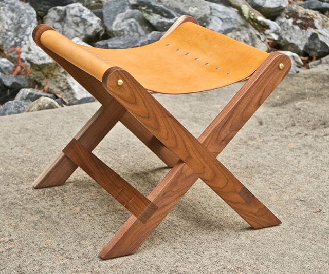 This week's project (link in bio) is one I'm quite fond of, a Walnut and Leather stool. First time doing #leatherwork, certainly not my last. Sponsored by @arrowfastener