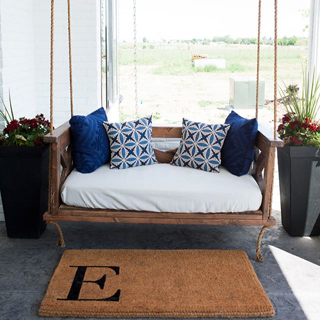 This farm-inspired porch swing has been in my dreams lately. Imagine swinging on it, reading a , sipping lemonade ?as a warm breeze blows. The DIY tutorial is up on the blog {link in profile} and features the handy @arrowfastener electric nail gun. Go check out more pics and how to build it! https://howdoesshe.com/beautiful-diy-farm-inspired-porch-swing/