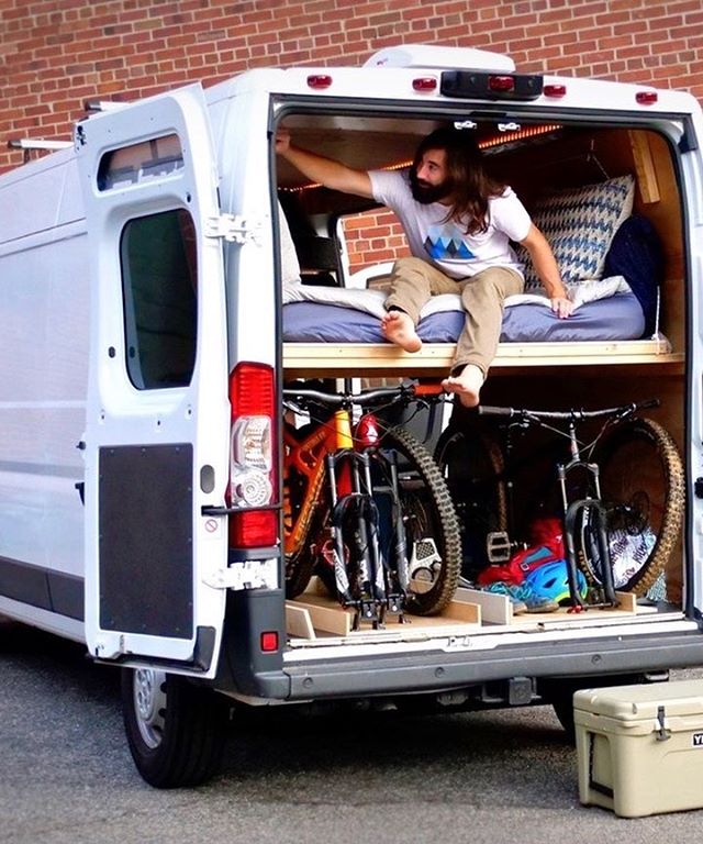 A bed that converts to a couch *and* fits in your van? Check out this fun project from @CraftedWorkshop by clicking the link in our bio! .
.
.
.
.
.
.