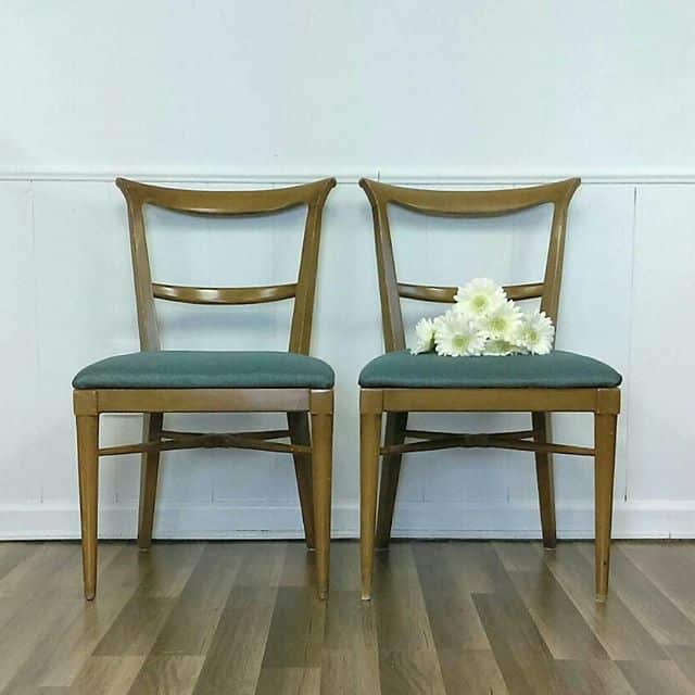 I had fun seeing your guesses last week on what color I was reupholstering this pair.....here they are! Swipe to see the "before". Teal :) What color do you like pairing teal with? 
These beauties are now available :)