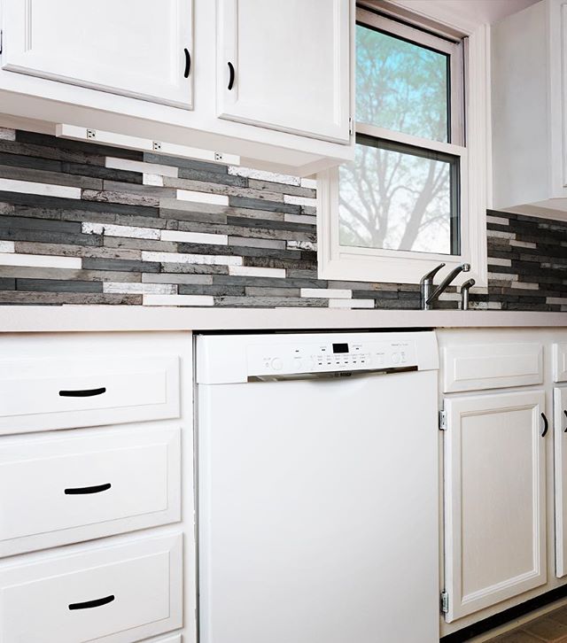 Got backsplash? Link to project in our bio! .
.
.
.
.
.
.